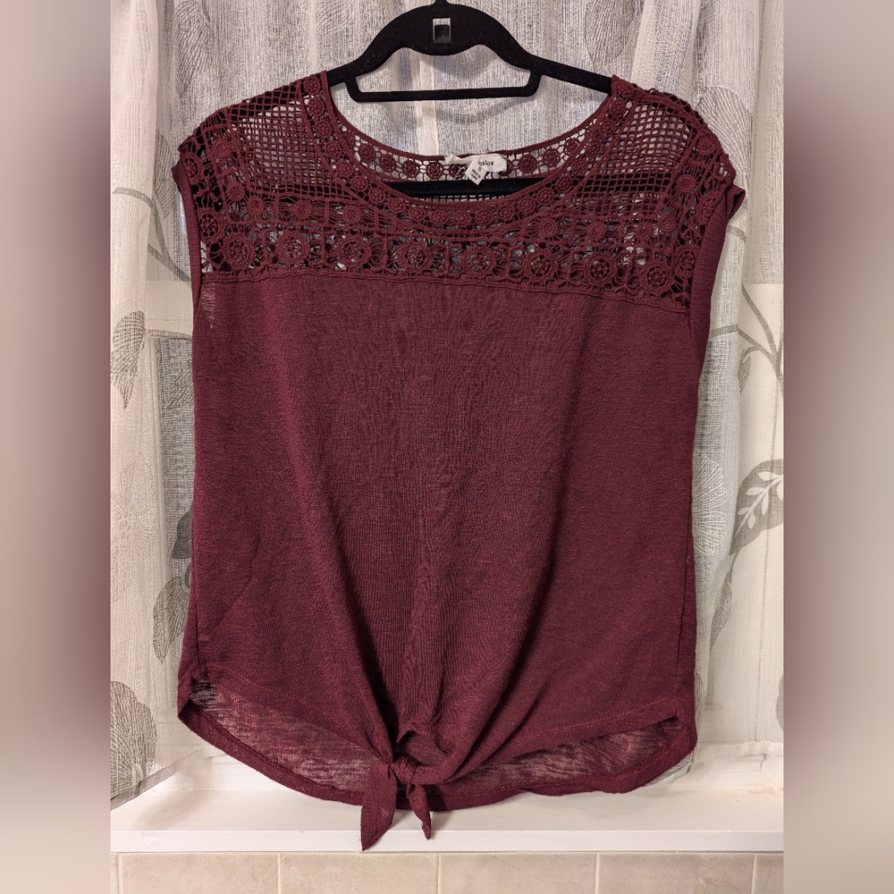 Women's Lace Detail Top - Burgundy